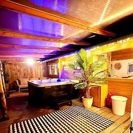 Bohemian Style House With Private Jacuzzi And Sauna And Free Parking Near Amsterdam And Airport *
