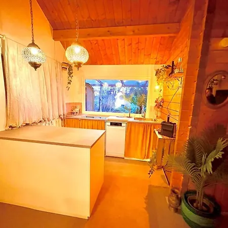 Сasa de vacaciones Bohemian Style House With Private Jacuzzi And Sauna And Free Parking Near Amsterdam And Airport *