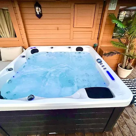 Bohemian Style House With Private Jacuzzi And Sauna And Free Parking Near Amsterdam And Airport Сasa de vacaciones Vijfhuizen