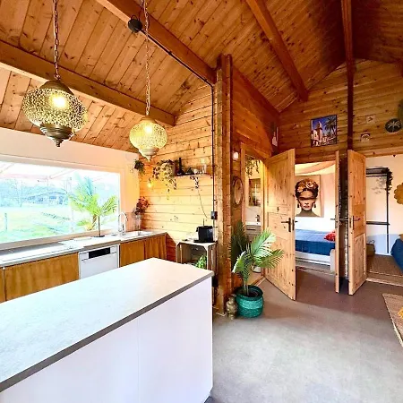 Сasa de vacaciones Bohemian Style House With Private Jacuzzi And Sauna And Free Parking Near Amsterdam And Airport Vijfhuizen