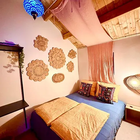 Сasa de vacaciones Bohemian Style House With Private Jacuzzi And Sauna And Free Parking Near Amsterdam And Airport