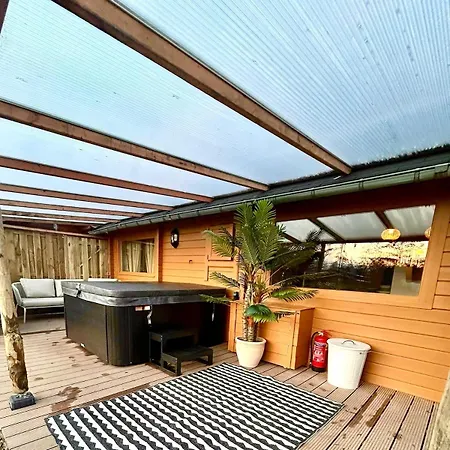 Bohemian Style House With Private Jacuzzi And Sauna And Free Parking Near Amsterdam And Airport Сasa de vacaciones