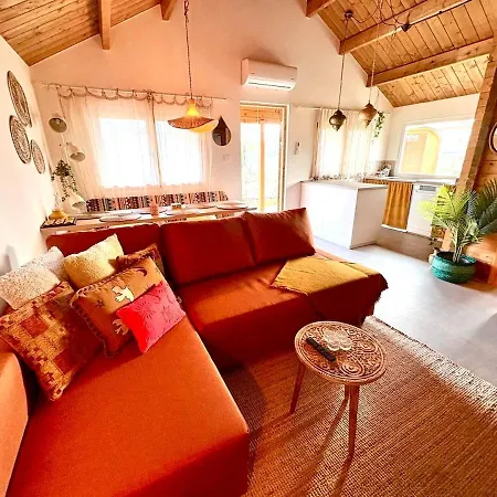 Сasa de vacaciones Bohemian Style House With Private Jacuzzi And Sauna And Free Parking Near Amsterdam And Airport