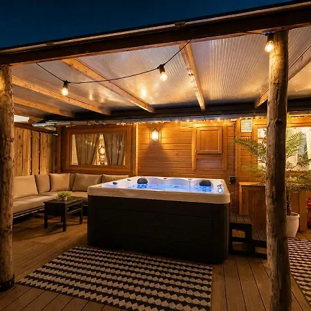 Bohemian Style House With Private Jacuzzi&sauna&free Parking Near Amsterdam&airport