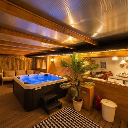 Bohemian Style House With Private Jacuzzi&sauna&free Parking Near Amsterdam&airport Vijfhuizen