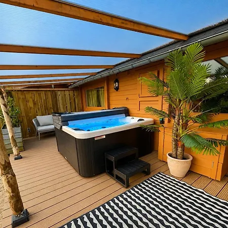 Bohemian Style House With Private Jacuzzi&sauna&free Parking Near Amsterdam&airport Vijfhuizen