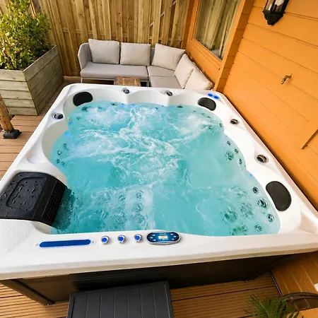 Bohemian Style House With Private Jacuzzi&sauna&free Parking Near Amsterdam&airport * Vijfhuizen