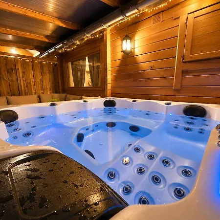 Bohemian Style House With Private Jacuzzi&sauna&free Parking Near Amsterdam&airport Vijfhuizen